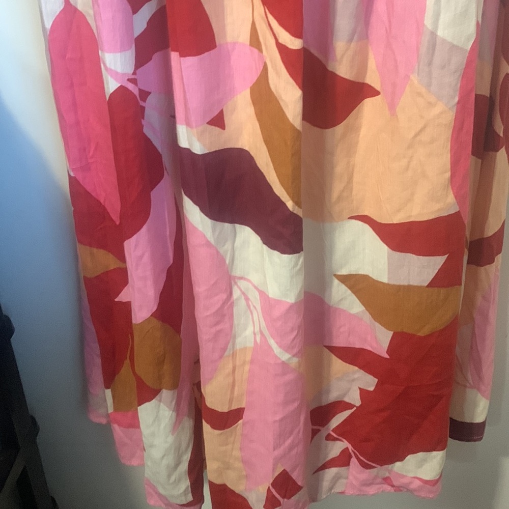 Stunning imported  skirt  with  elastic waist - Picture 3 of 4